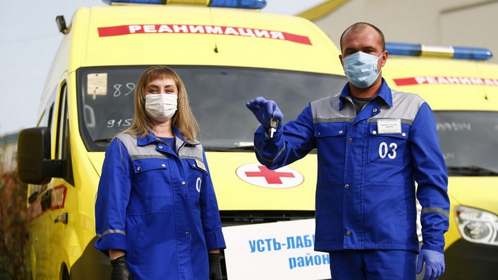 На Кубани районные больницы получили новые реанимобили