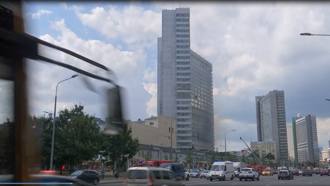 Площадь пожара в высотке на Новом Арбате увеличилась до 200 квадратов Площадь пожара в высотке на Новом Арбате увеличилась до 200 квадратов