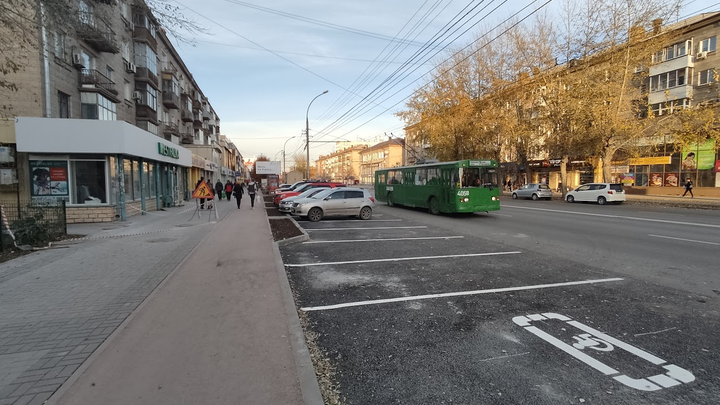 Полиция в Новосибирске ищет домогателя с остановки