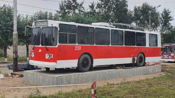 Памятник адовому троллейбусу в Чите заменили из-за недовольства жителей