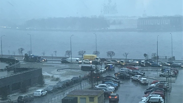 В Петербурге 10 апреля пошел снег
