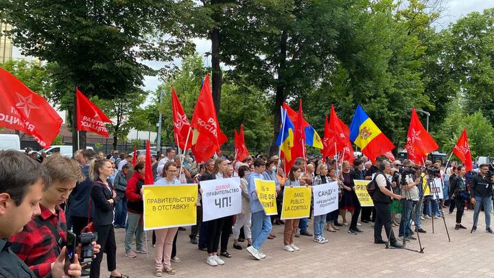 Молдавские депутаты решили продлить режим ЧП в республике еще на 45 дней