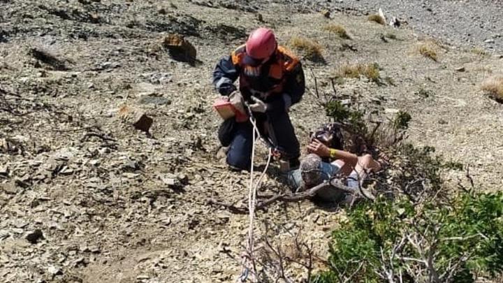 Под Анапой спасатели сняли туристку, застрявшую на крутом склоне
