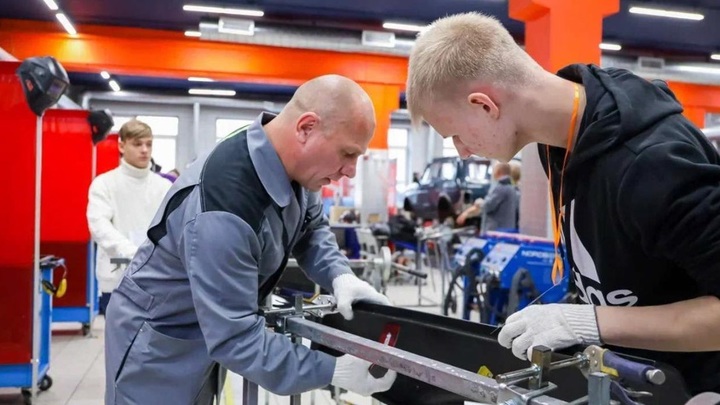 Фестиваль колледжей помог школьникам узнать о профессиях будущего - Собянин