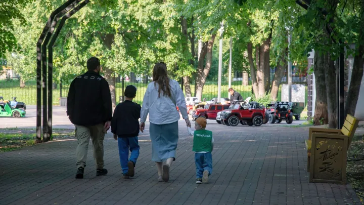 Жители России рассказали об отношении к Дню семьи, любви и верности