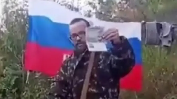 Слава России!: британец сжег свой паспорт и снял это на видео