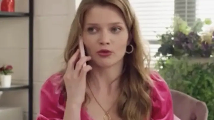 Начало СВО встретила в Киеве. Не хочет замуж за отца своих детей. Как живёт Ева из сериала СашаТаня