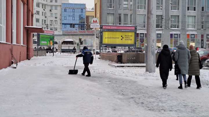 Мэр Новосибирска не понял вопроса о скользкой лестнице на входе в метро Площадь Ленина