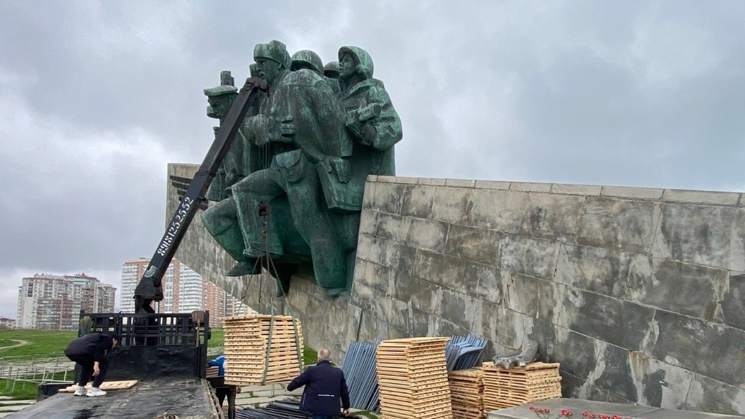 Памятник малая земля в новороссийске фото Откладывали год: в Новороссийске в спешном порядке стартовала реконструкция мемо