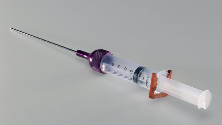 В России могут запретить накачивать губы ботоксом. Но не всем