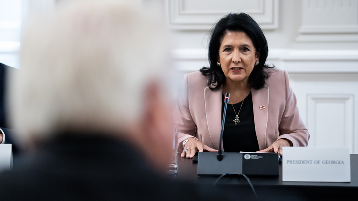 Президент Грузии назвала провокацией отмену визового режима со стороны России