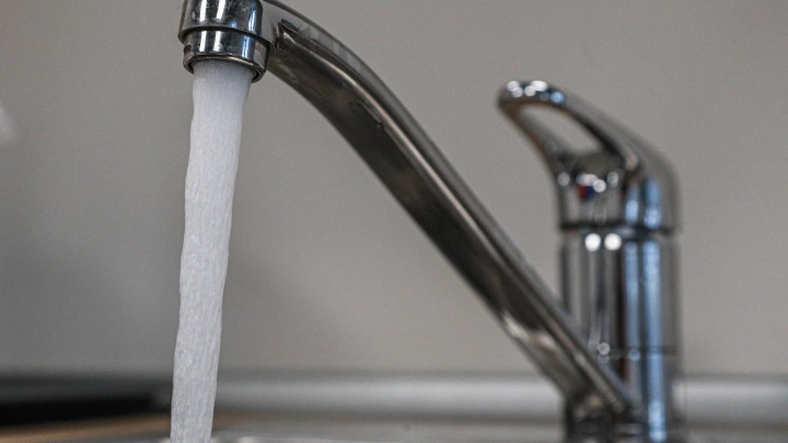 Жители Каменска-Шахтинского снова жалуются на воняющую рыбой воду