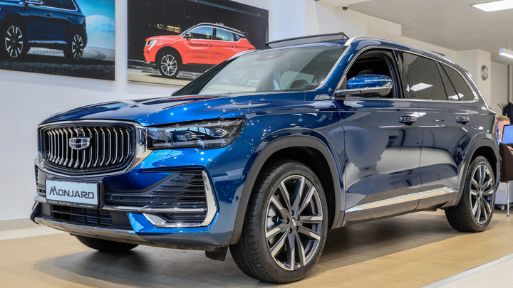 В Россию привезли первую партию авто с пробегом из Китая