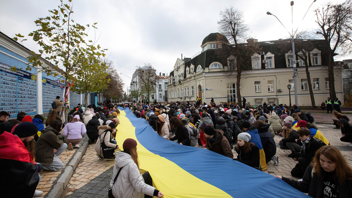 Bloomberg: украинцы готовы пожертвовать землями ради мира с Москвой