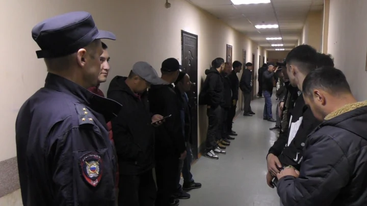 В Челябинске нашли помощника мигрантов, прописавшего у себя почти полсотни человек