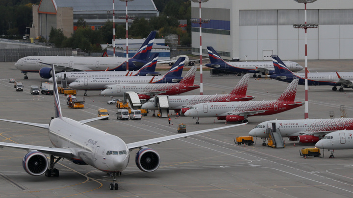 Самолёт Superjet 100 совершил экстренную посадку в Шереметьево