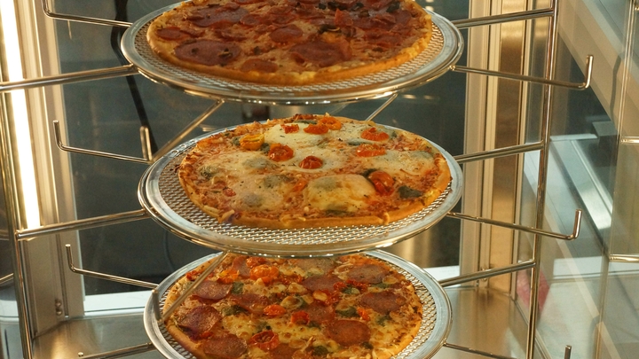 Тренер по борьбе применил навыки на курьере ради бесплатной пиццы