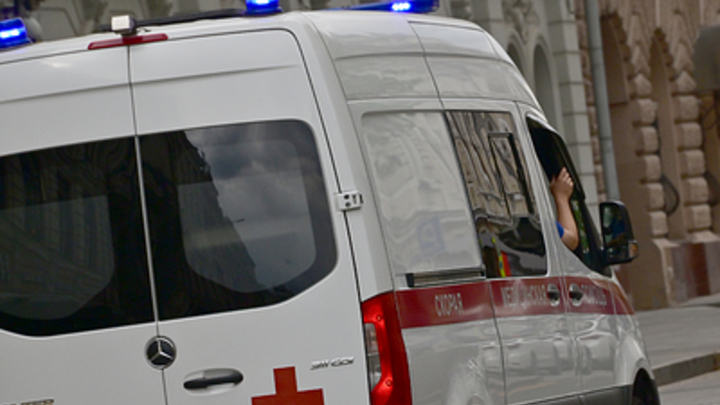 Ребятишки переломанные лежат: Первые кадры после обрушения горки в Хакасии попали в Сеть