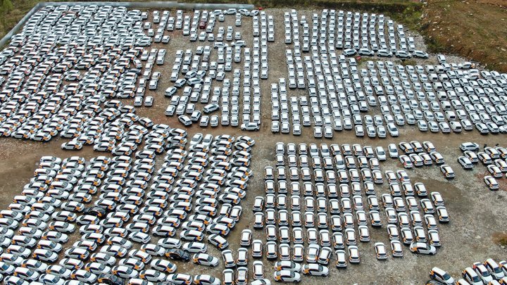 Аттракцион неслыханной роскоши. Парковки Москвы сделали бесплатными - ненадолго