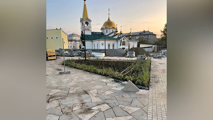 В Новосибирске завершили ремонт территории перед Нарымским сквером