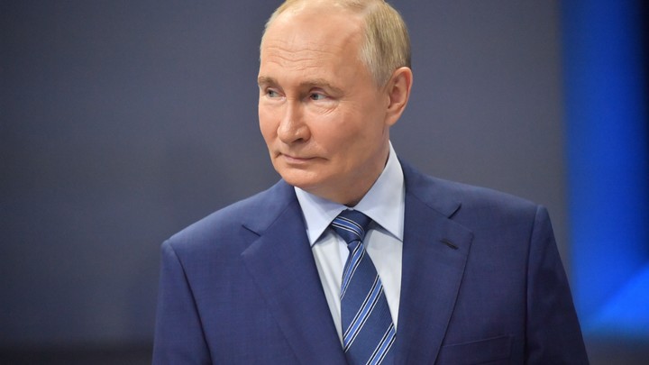 Зачем Владимир Путин приехал в Ораниенбаум у Петергофа