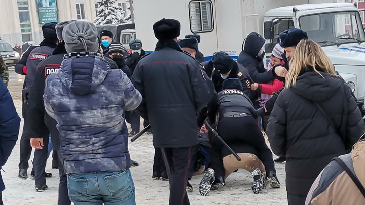 Во Владимире в ходе акции протеста задержали более 110 человек