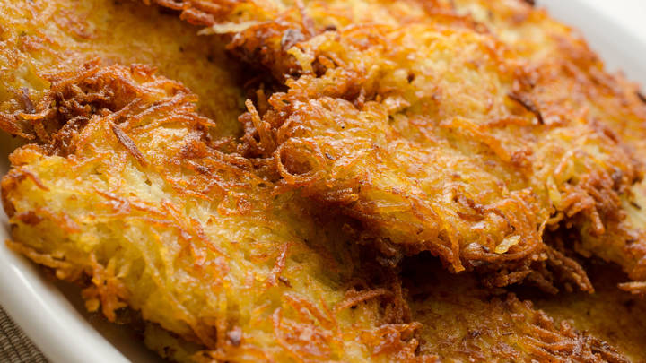 Пышные, с хрустящей корочкой: Как приготовить драники без муки и яиц. Пять хитростей