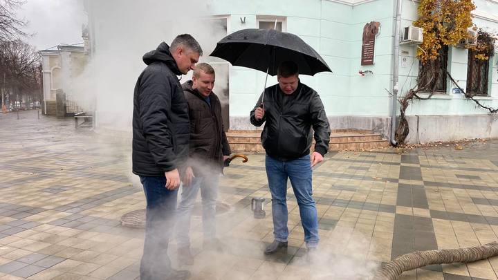 Время устранения аварии на теплотрассе в Краснодаре еще неизвестно