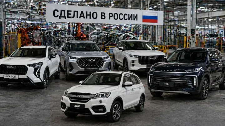 Почти половину китайских авто стали собирать в России