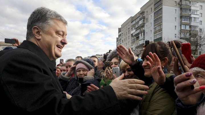 Хочу признать, я собираюсь подкупать украинцев пять лет: Порошенко завалил избирателей обещаниями