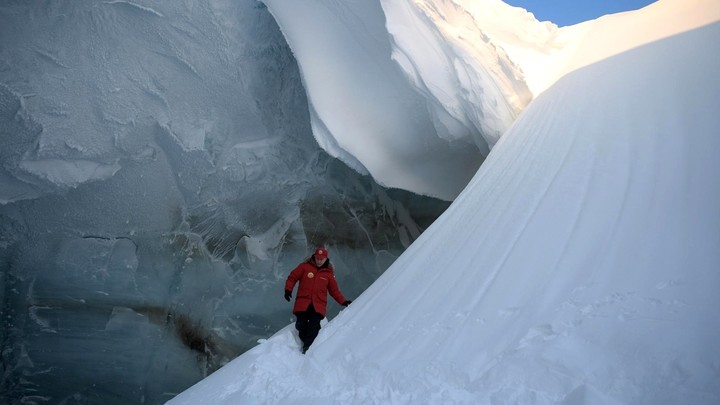 Загадка архивного фото с Путиным: О чём был секретный разговор в Арктике