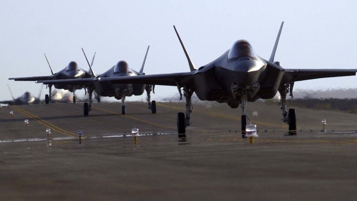 Проект F-35 окончательно признали в США полным провалом: Эксперты снова смотрят на старика F-16