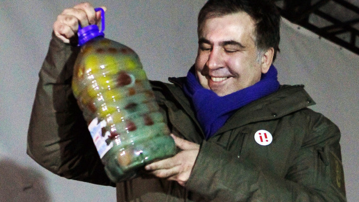 Галстуки к бою: "Бессмертный" Саакашвили против Авакова