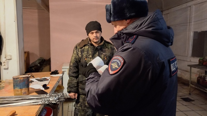 Люди в масках и с оружием были замечены на двух рынках в Самаре