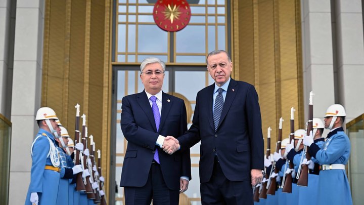 Эрдоган на встрече с Токаевым назвал истинно братской помощь спасателей Казахстана