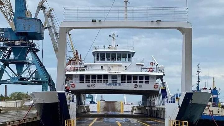 На Керченской переправе начали работать два десантных корабля