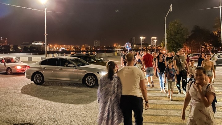 Как решат вопрос с переходом возле набережных в центре Челябинска и поставят ли светофор