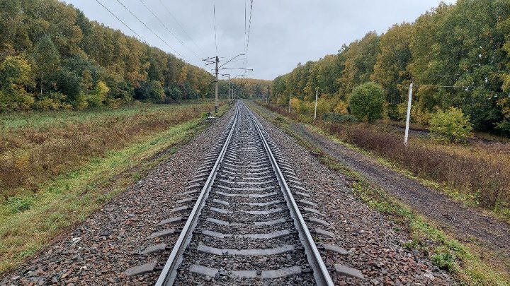24-летний мужчина попал под грузовой поезд в Кузбассе