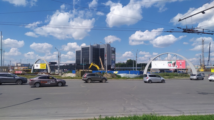 Ограничения движения на площади Труда в Новосибирске сохранятся до 2023 года