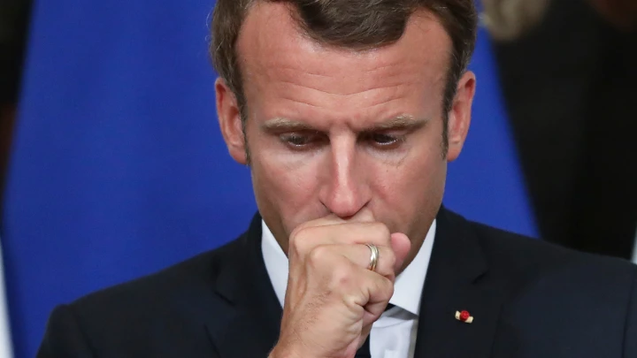 Давайте честно: Макрон после речи Трампа сбежал, не сняв очки