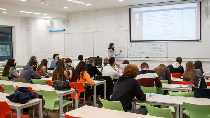 Два владимирских учителя биологии получили от Владимира Путина по 200 тысяч рублей