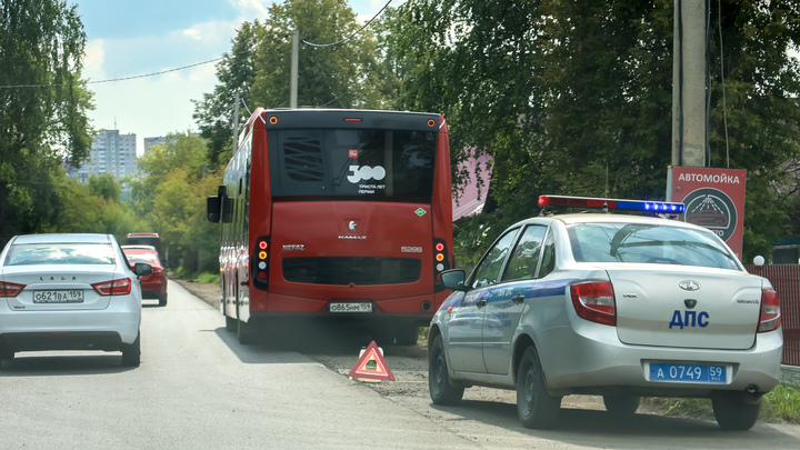 Автобус с вахтовиками упал в карьер в Красноярском крае, двое погибли