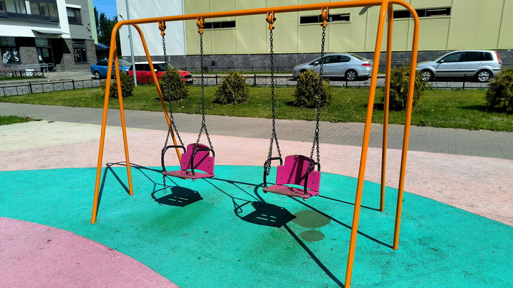 Прокуратура в Нижнем Тагиле проверит качели, с которых упал мальчик