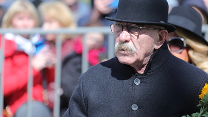 У меня тоже есть мнение: Розенбаум вступился за авторов пьесы о героизации боевиков ИГ*