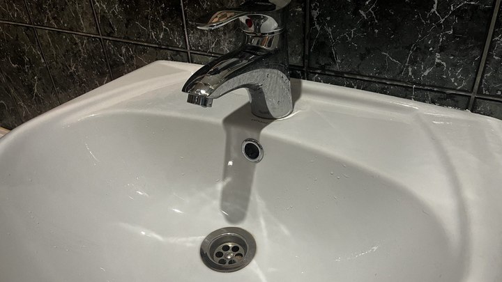 Жителям Комсомольского микрорайона на 2 дня отключили горячую воду