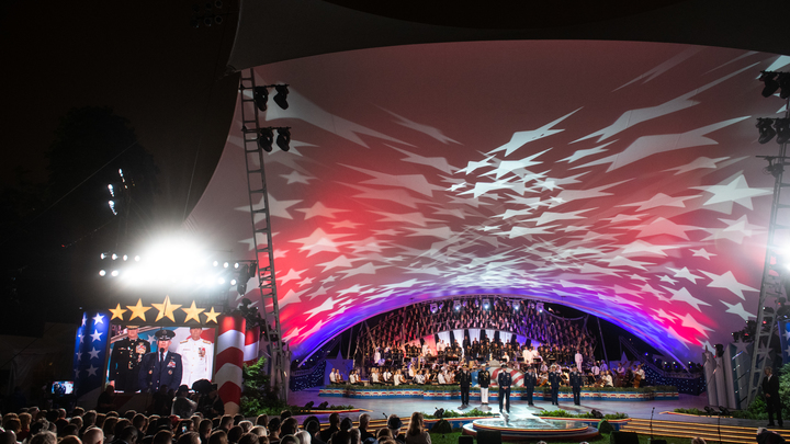 На том берегу: Россия организовала для жителей Нарвы трансляцию концерта к празднику Победы