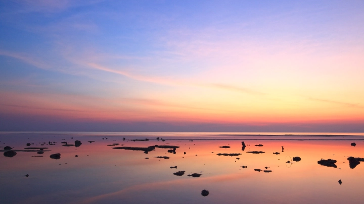 Клубничное полнолуние 11 июня: уникальное явление, которое можно наблюдать раз в 18 лет, появилось над регионами России