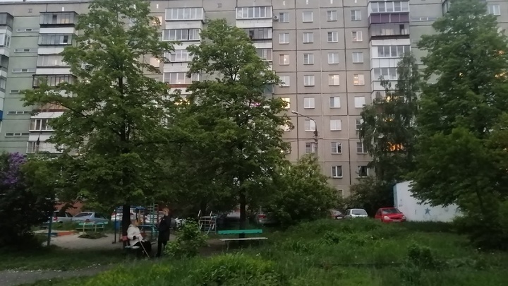 В Челябинске мэрия выселяет двух родителей и восемь детей в однокомнатную квартиру