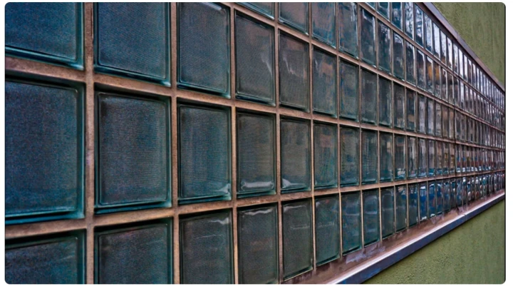 Тайна советских квартир: Зачем на самом деле везде были стеклоблоки? Русские превратили идею в легенду