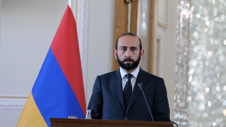Глава МИД Армении Арарат Мирзоян провёл встречу с канадской коллегой Мелани Жоли